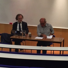 Prof. Leinkauf - Mens explicando complicat