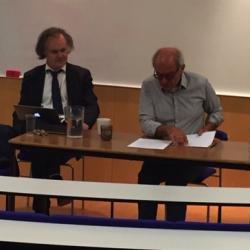 Prof. Leinkauf - Mens explicando complicat