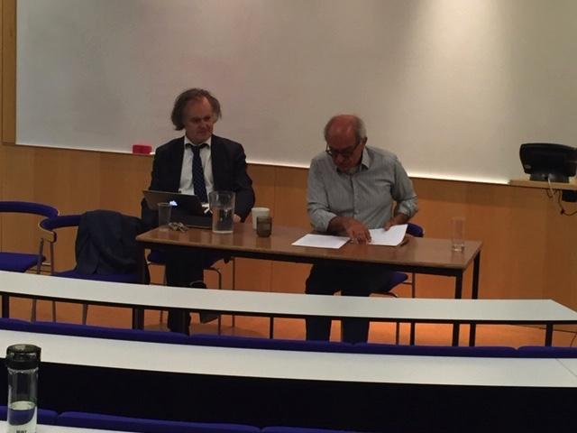Prof. Leinkauf - Mens explicando complicat